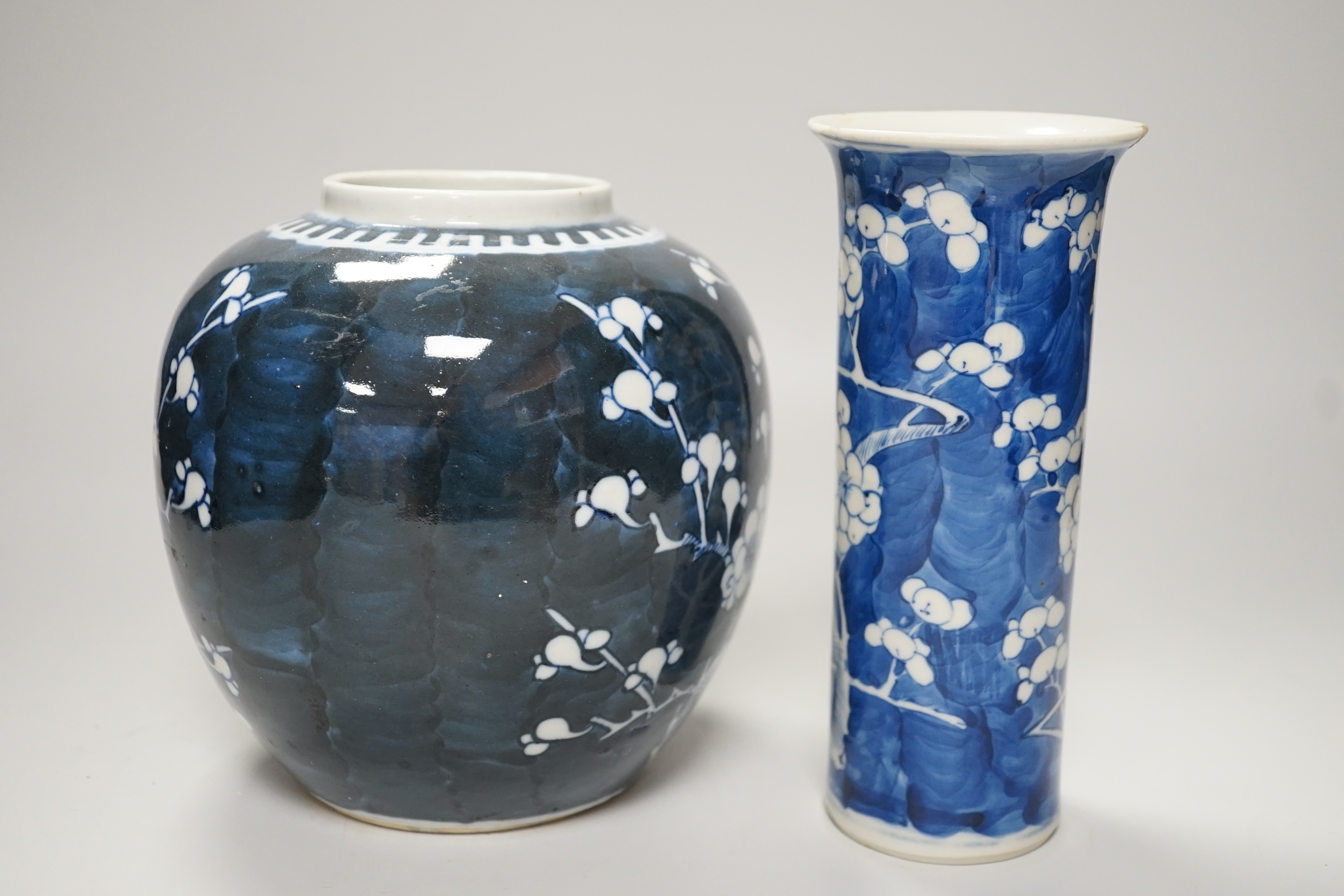 A Chinese blue and white Prunus vase and a jar, late 19th/early 20th century, tallest 19cm